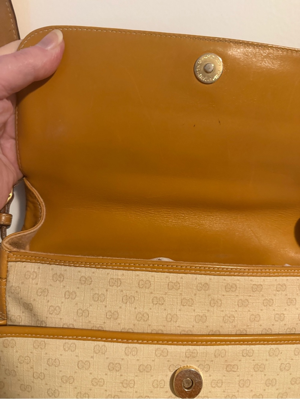 Gucci Beige Monogram Messenger Bag with Tan Leather Accents - Picture 3 of 16